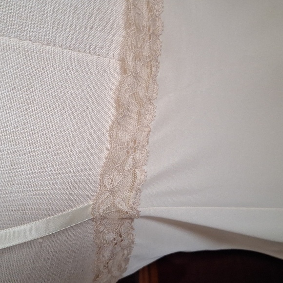 Vintage Vanity Fair Elegant Cream Lace Trim Slip - Picture 4 of 7